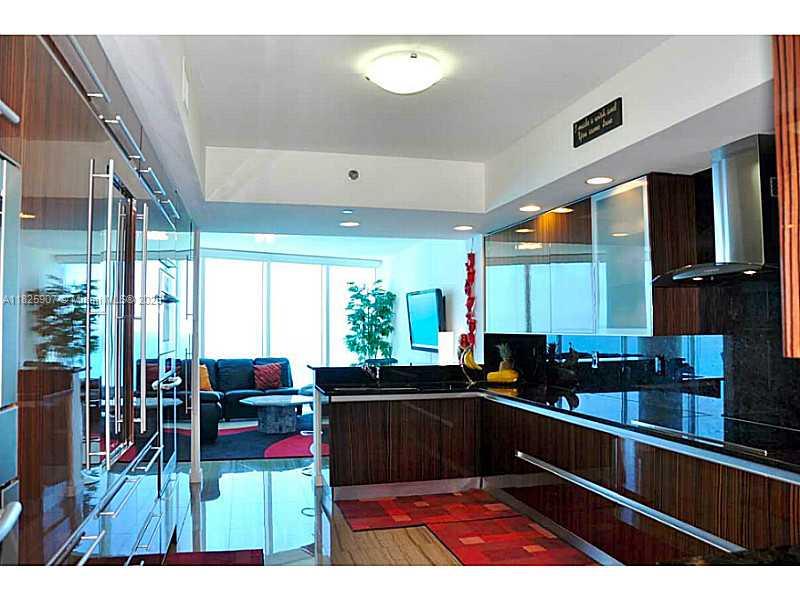 Photo of 2711 OCEAN DR  #3102, Hollywood, Florida, 33019 - Kitchen