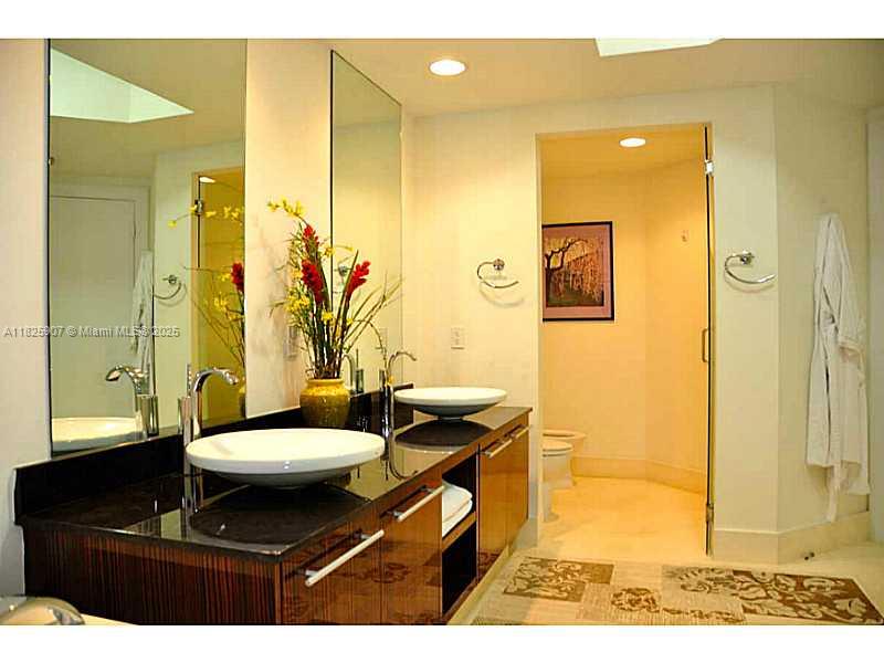 Photo of 2711 OCEAN DR  #3102, Hollywood, Florida, 33019 - Bath/Spa Master