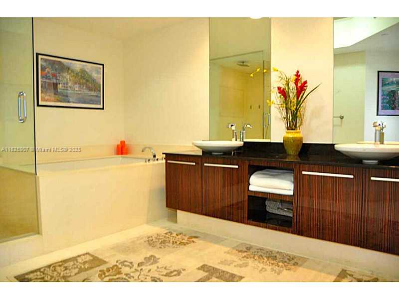 Photo of 2711 OCEAN DR  #3102, Hollywood, Florida, 33019 - Bath/Spa Master