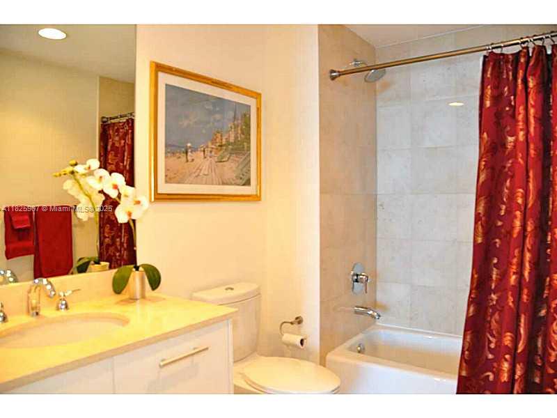 Photo of 2711 OCEAN DR  #3102, Hollywood, Florida, 33019 - Bathroom