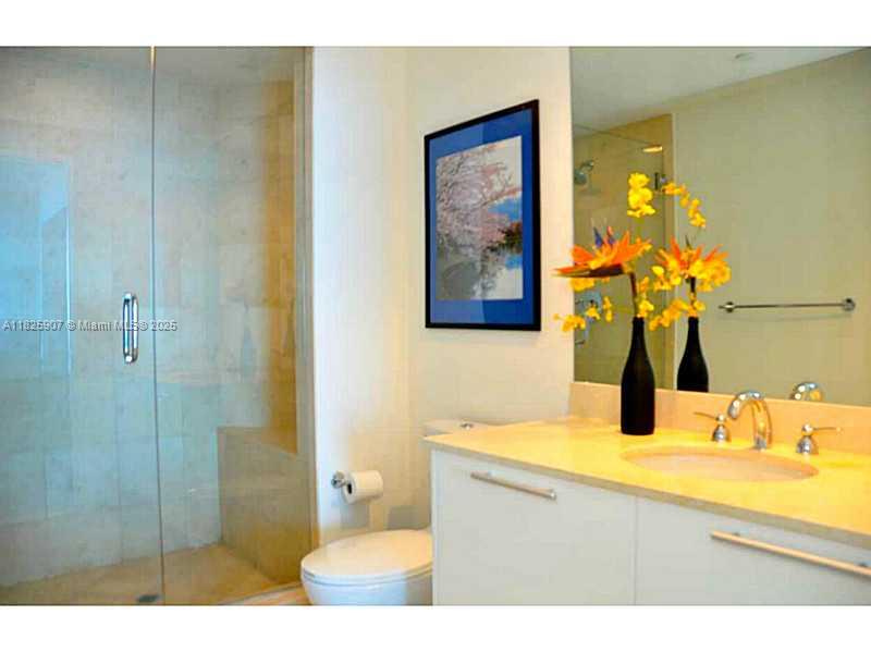 Photo of 2711 OCEAN DR  #3102, Hollywood, Florida, 33019 - Bathroom