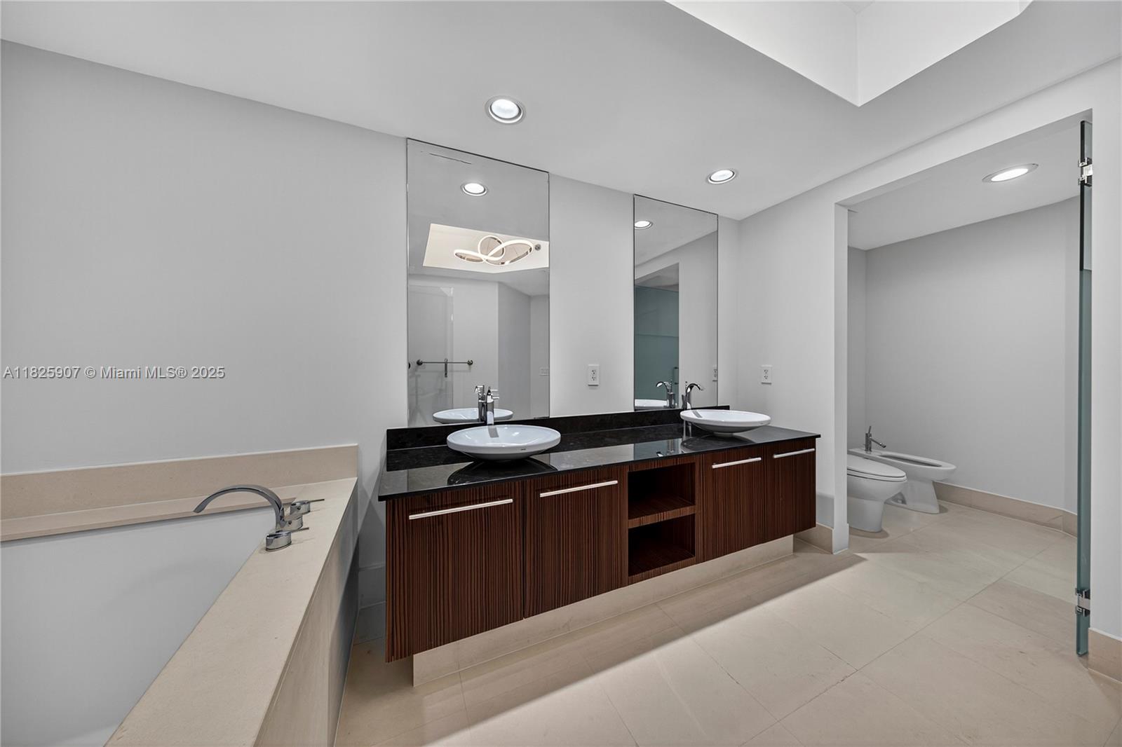 Photo of 2711 OCEAN DR  #3102, Hollywood, Florida, 33019 - MASTER BATHROOM