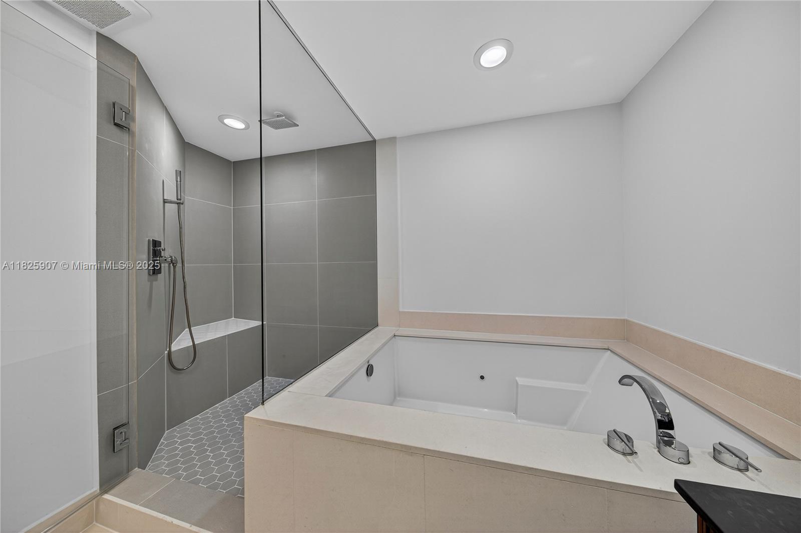 Photo of 2711 OCEAN DR  #3102, Hollywood, Florida, 33019 - MASTER BATHROOM