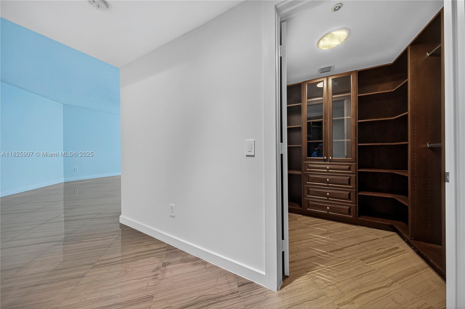 Photo of 2711 OCEAN DR  #3102, Hollywood, Florida, 33019 - MASTER BEDROOM CLOSET