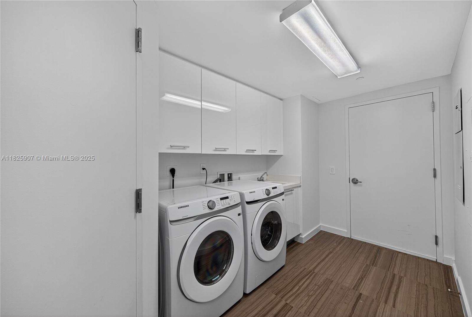 Photo of 2711 OCEAN DR  #3102, Hollywood, Florida, 33019 - SEPARATE LAUNDRY ROOM