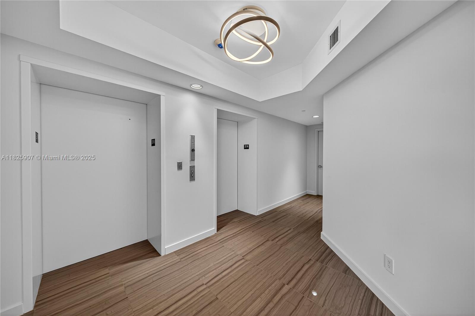 Photo of 2711 OCEAN DR  #3102, Hollywood, Florida, 33019 - PRIVATE ELEVATOR FOYER