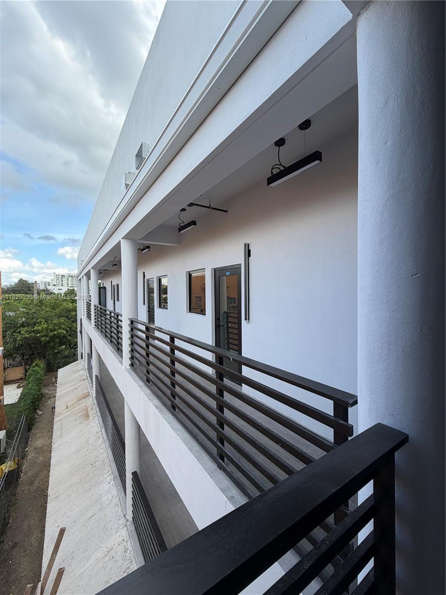   /  7000 кв.футов $ 2025-11-13 0 Фото