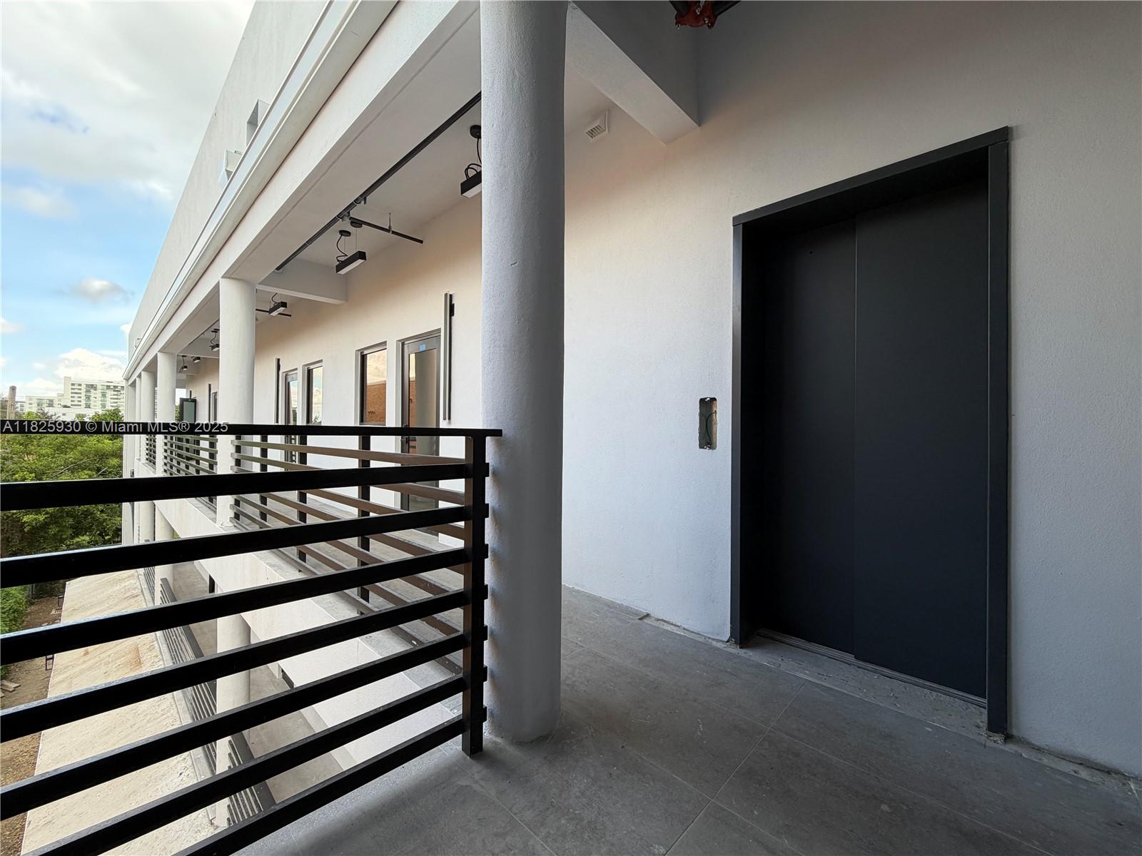   /  7000 кв.футов $ 2025-11-13 0 Фото