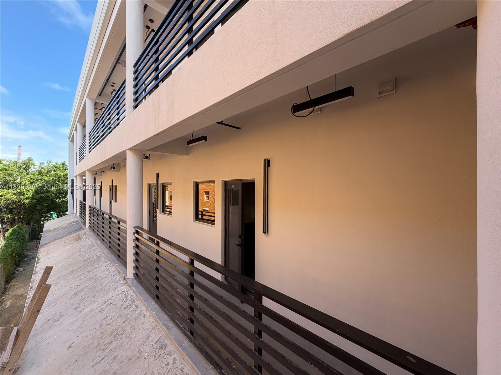   /  7000 кв.футов $ 2025-11-13 0 Фото