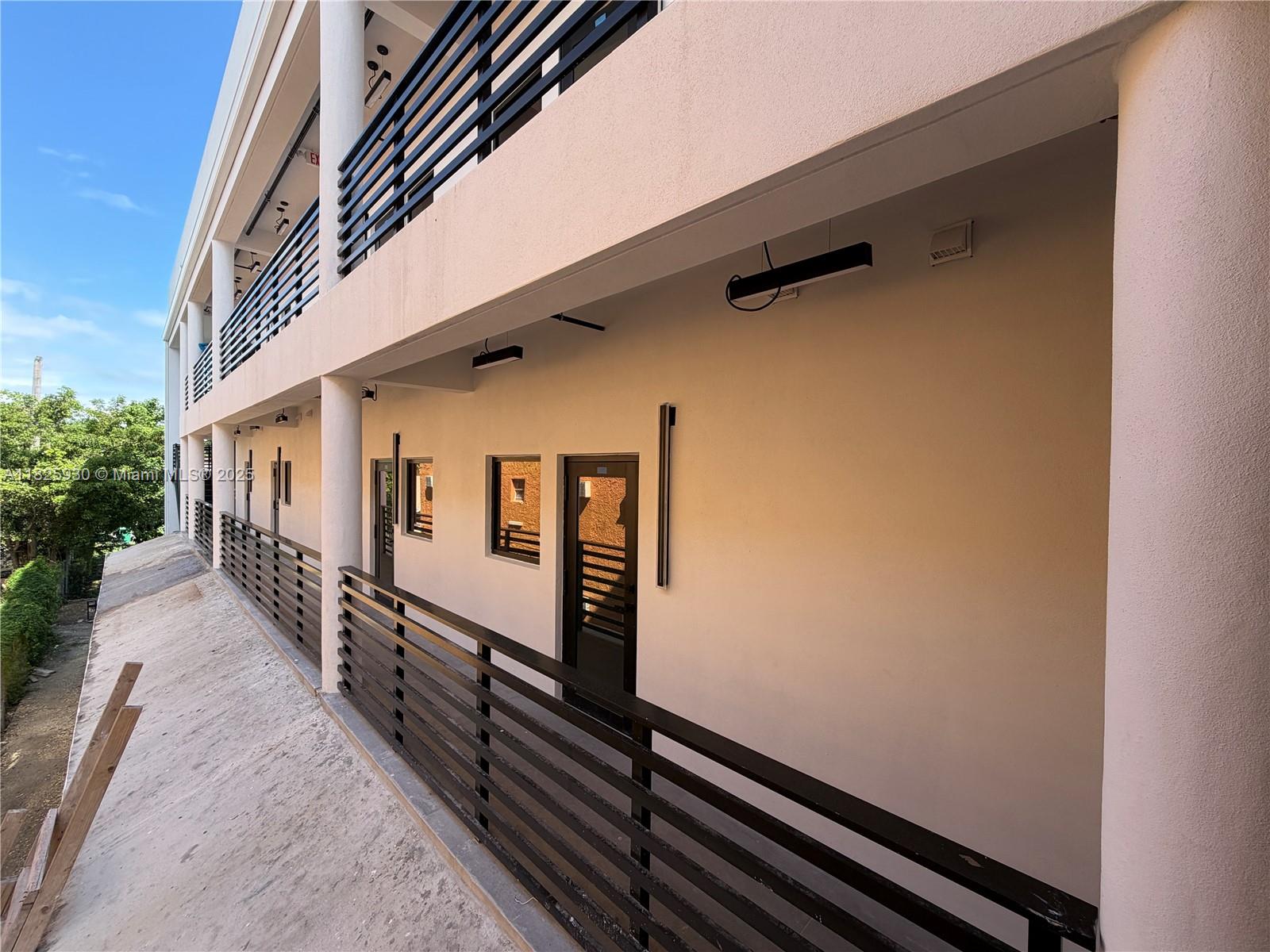   /  7000 кв.футов $ 2025-11-13 0 Фото