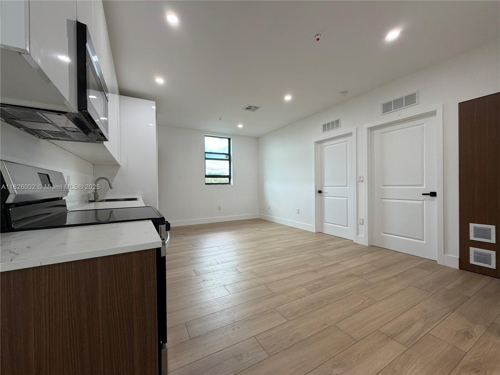   /   sq. ft. $ 2025-11-13 0 Photo