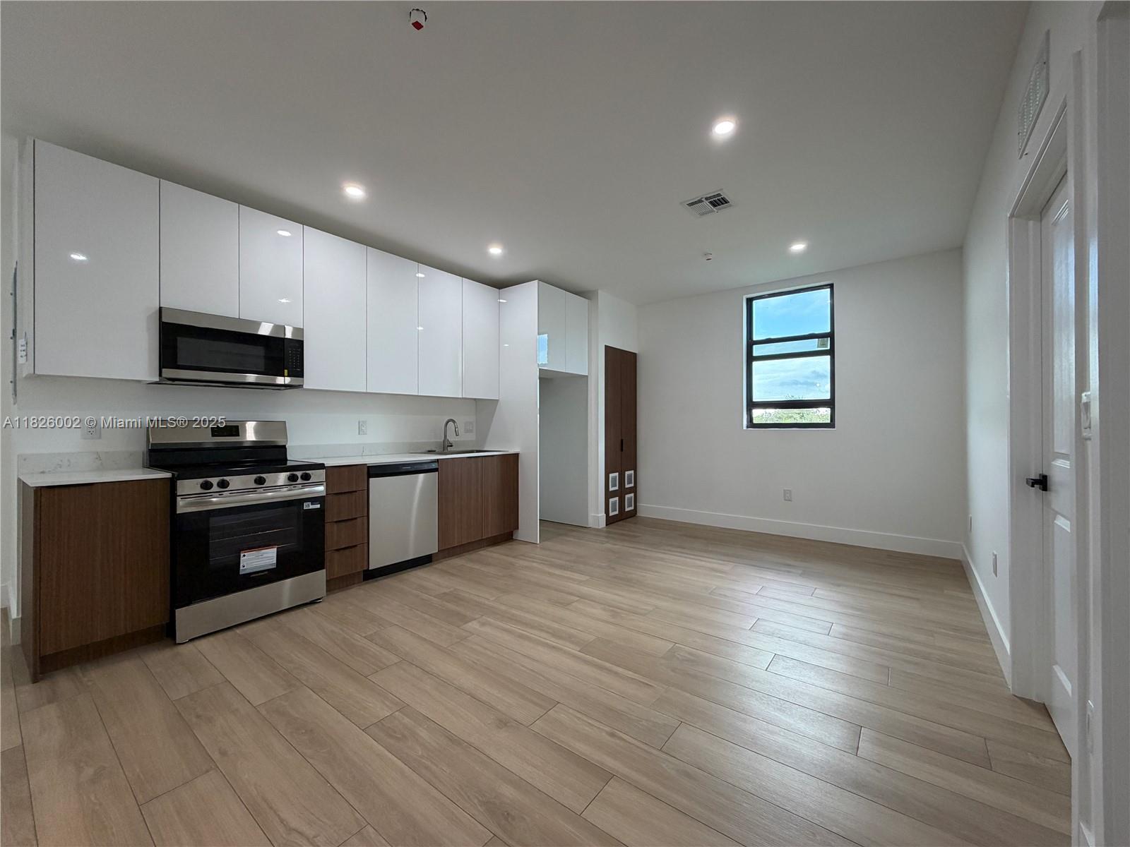   /   sq. ft. $ 2025-11-13 0 Photo