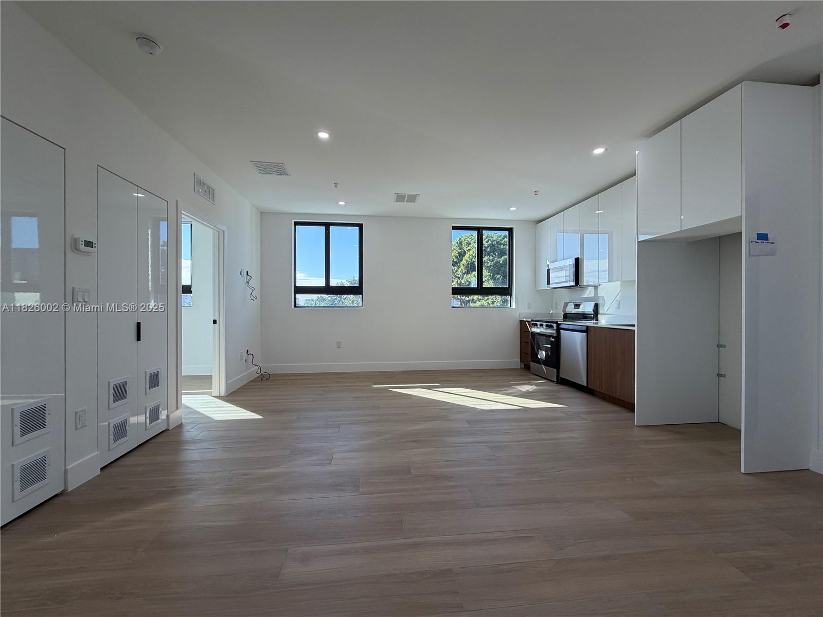   /   sq. ft. $ 2025-11-13 0 Photo