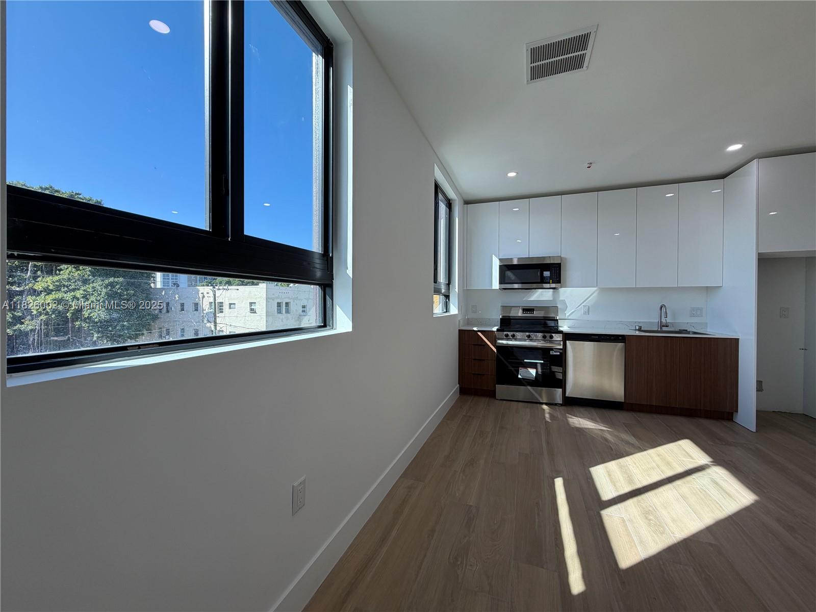   /   sq. ft. $ 2025-11-13 0 Photo