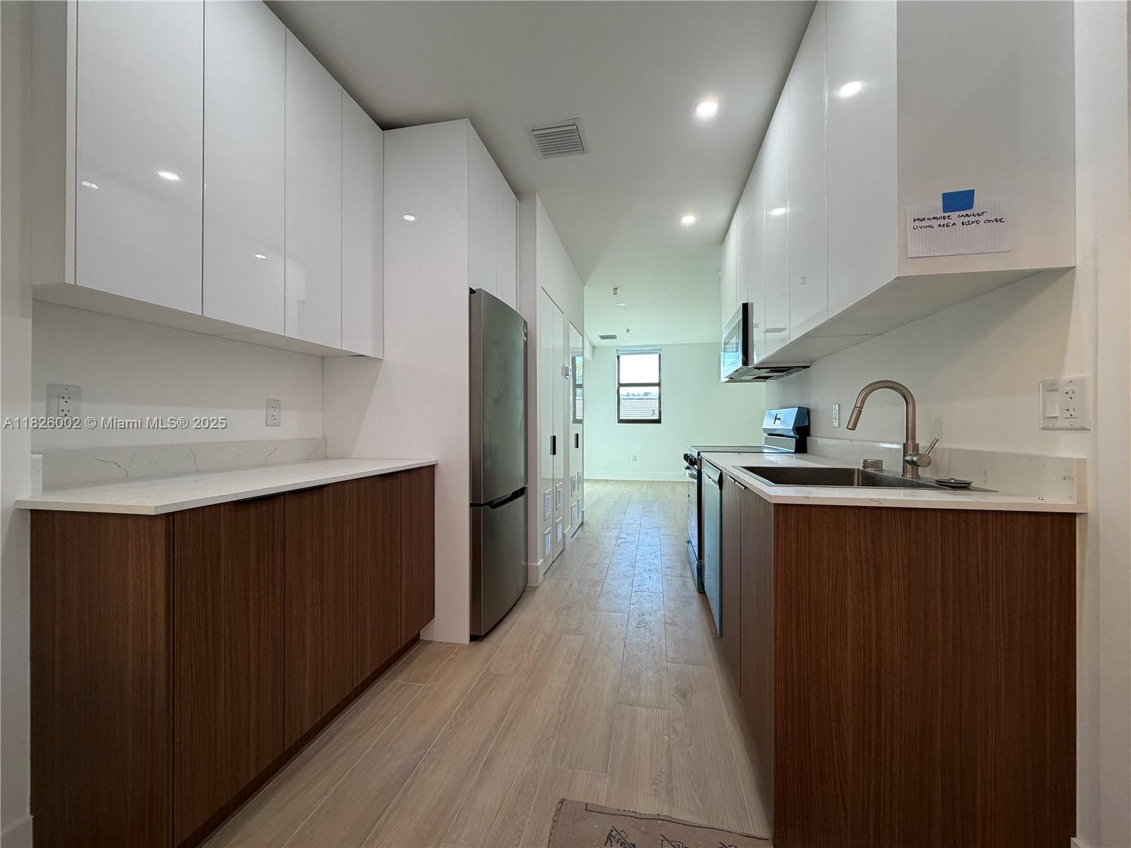   /   sq. ft. $ 2025-11-13 0 Photo