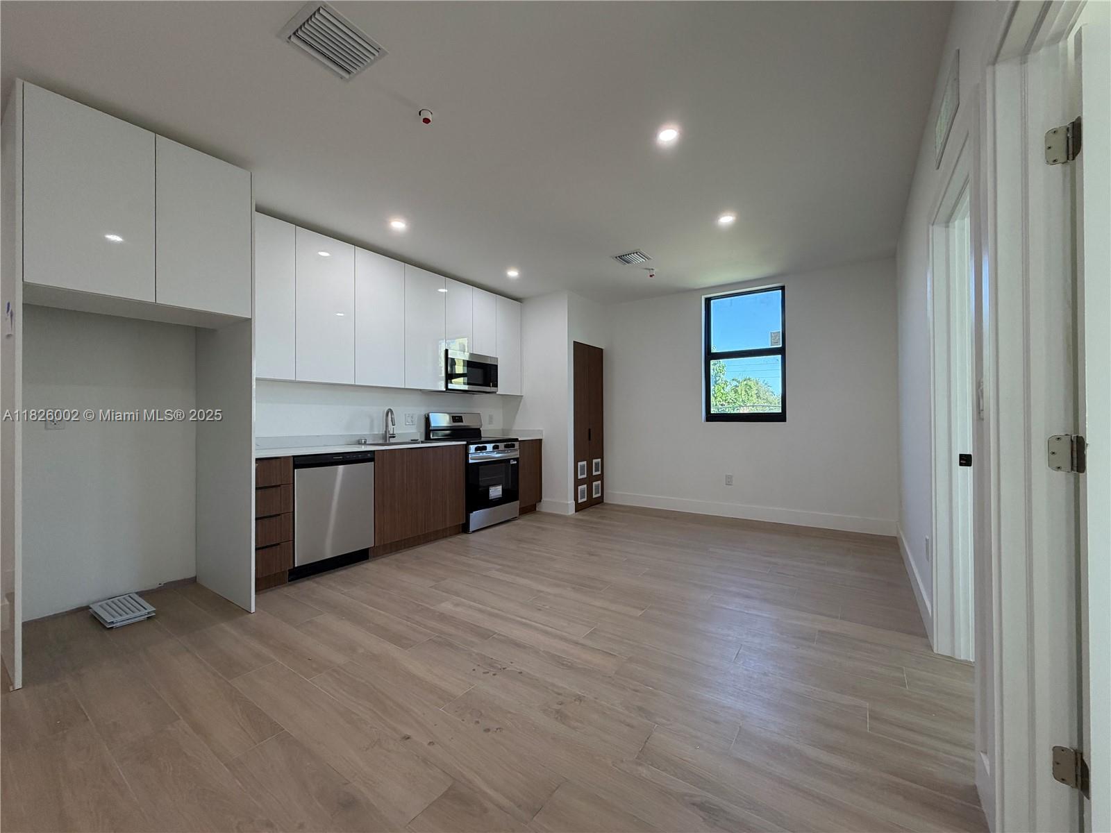   /   sq. ft. $ 2025-11-13 0 Photo