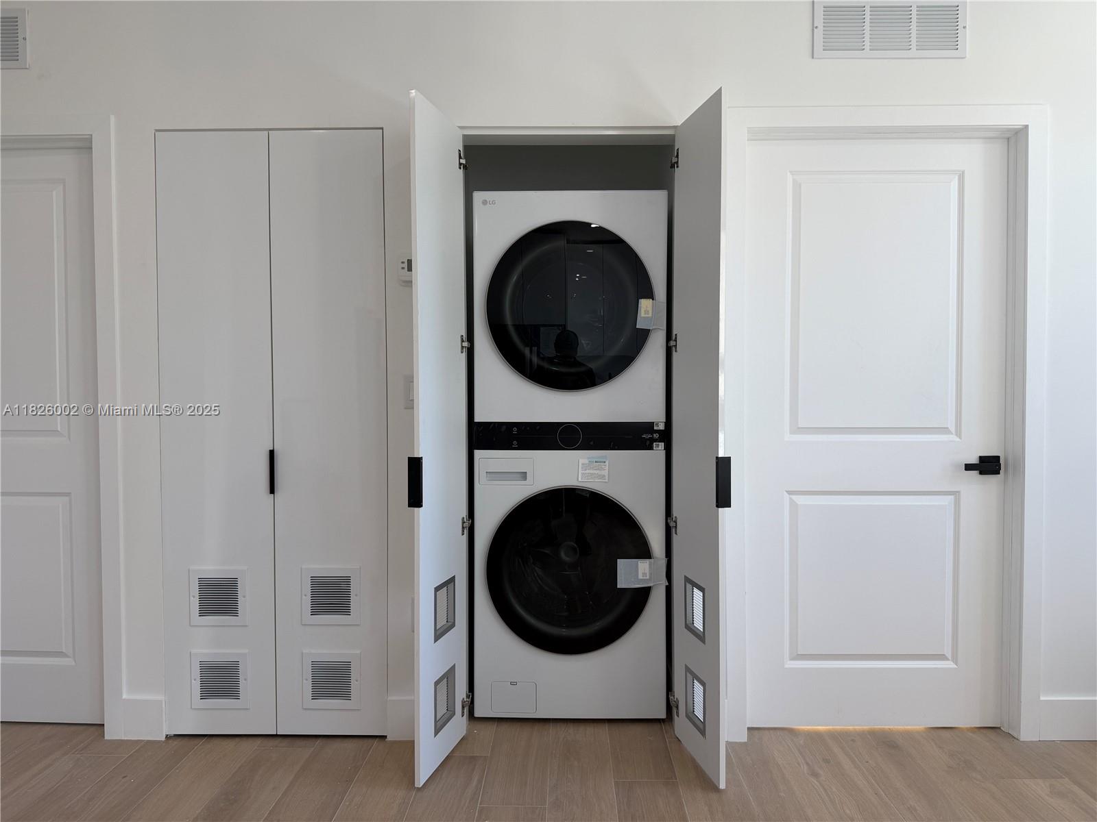   /   sq. ft. $ 2025-11-13 0 Photo