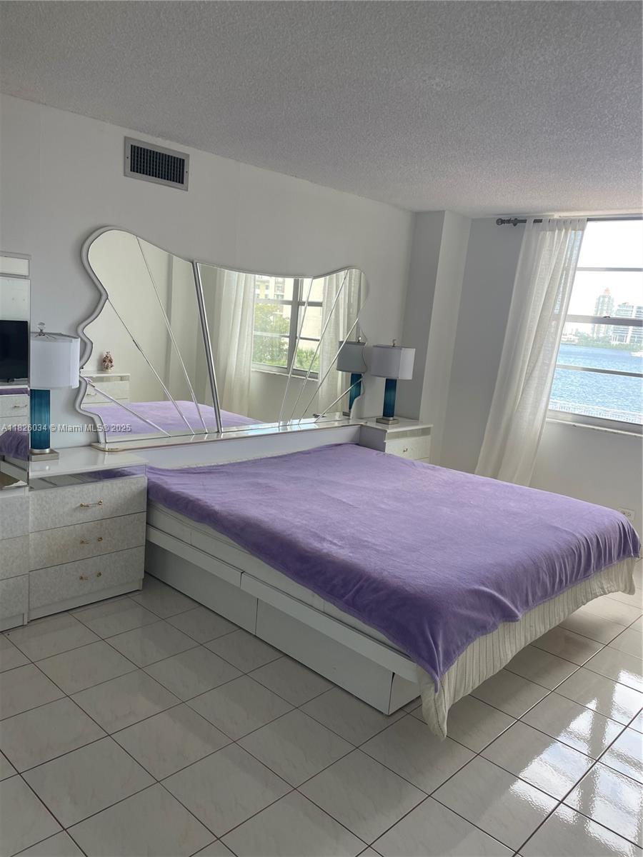 See details 320 2 / 2 1544 sq. ft. $ 2025-10-17 0 Photo