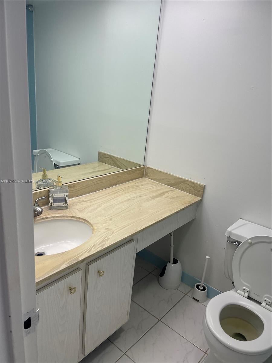 See details 320 2 / 2 1544 sq. ft. $ 2025-10-17 0 Photo