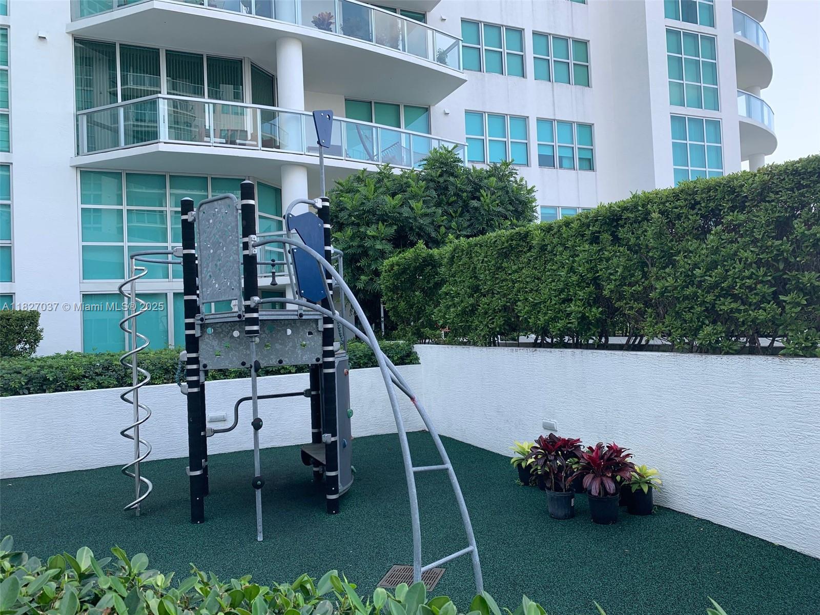 Photo of 3131 188th St  #2-909, Aventura, Florida, 33180 - 