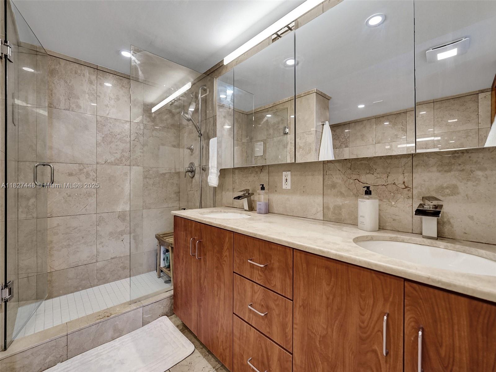 Photo of 1833 Ocean Dr  #1702, Hallandale Beach, Florida, 33009 - 