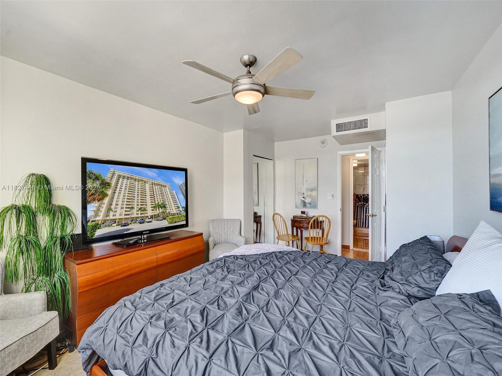 Photo of 1833 Ocean Dr  #1702, Hallandale Beach, Florida, 33009 - 