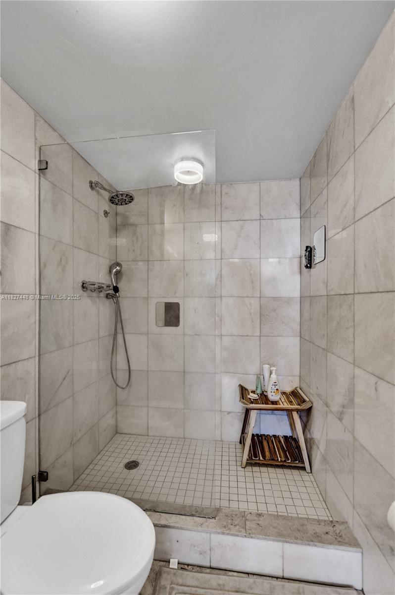 Photo of 1833 Ocean Dr  #1702, Hallandale Beach, Florida, 33009 - 