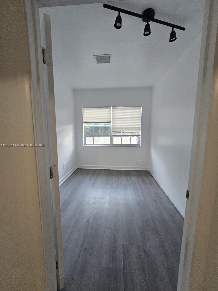 See details / 1485 sq. ft. $ 2025-10-13 0 Photo