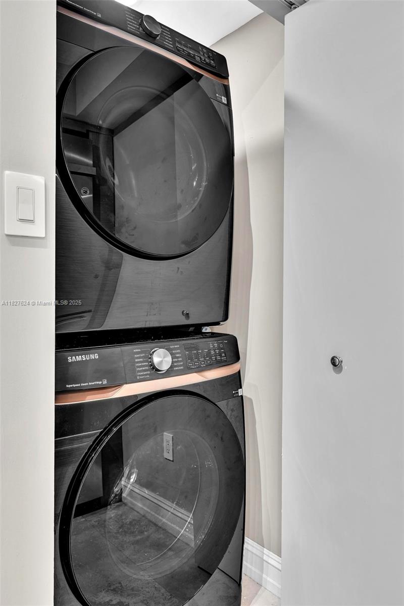 Ver detalles 5004 3 / 3 1675 sq. ft. $ 2025-06-23 0 foto