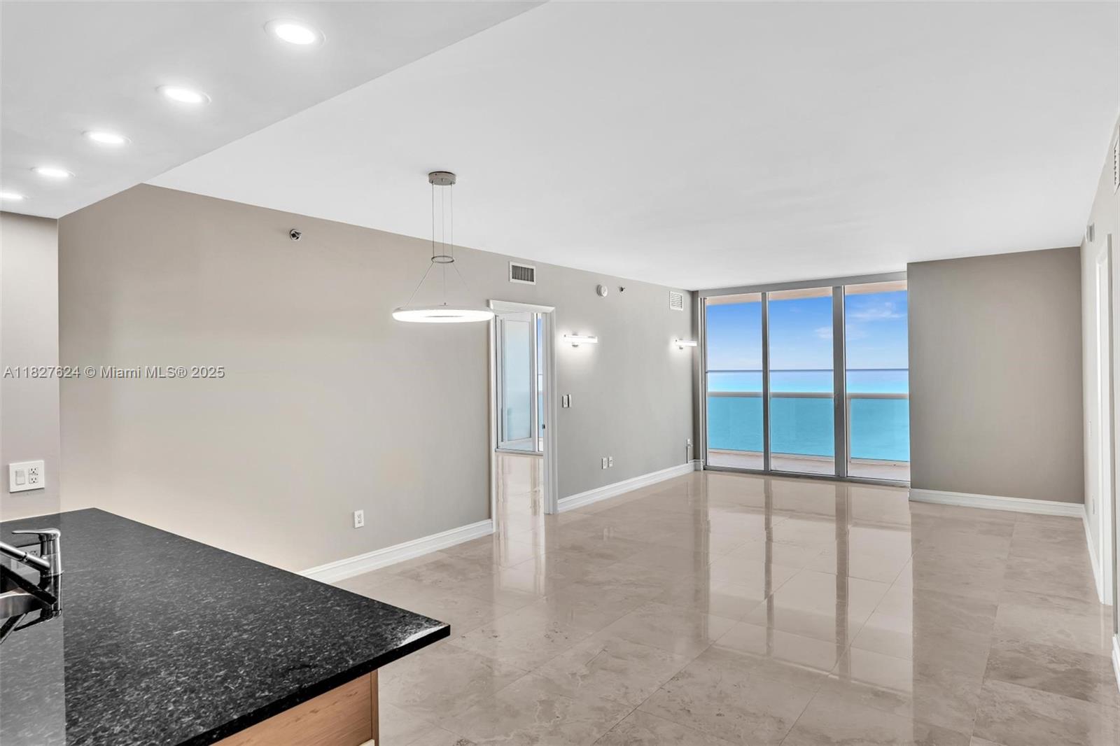 Ver detalles 5004 3 / 3 1675 sq. ft. $ 2025-06-23 0 foto