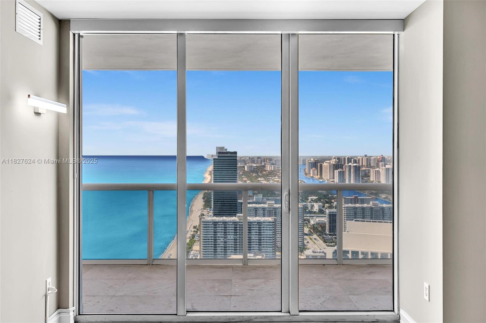 Ver detalles 5004 3 / 3 1675 sq. ft. $ 2025-06-23 0 foto