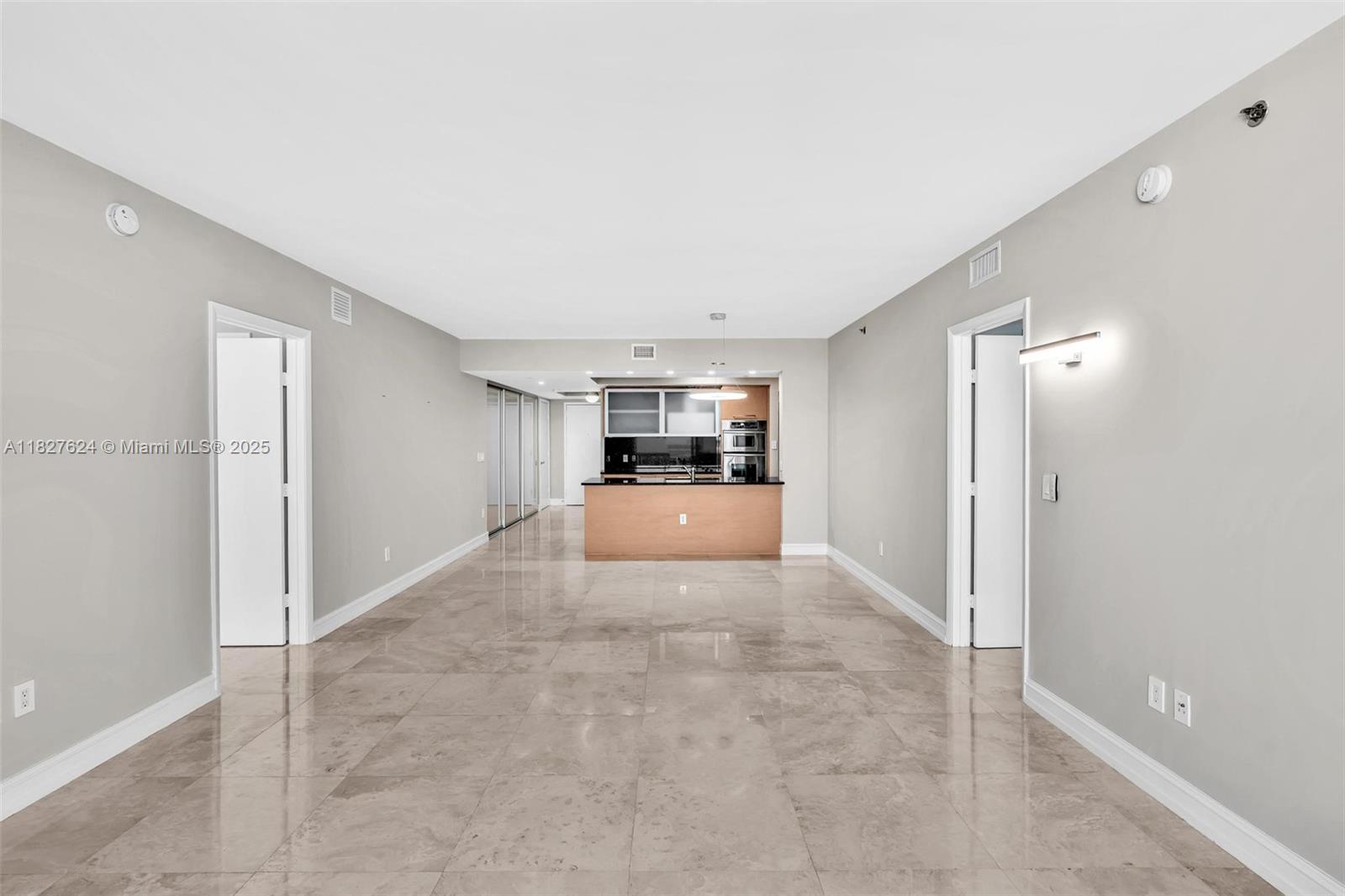 Ver detalles 5004 3 / 3 1675 sq. ft. $ 2025-06-23 0 foto