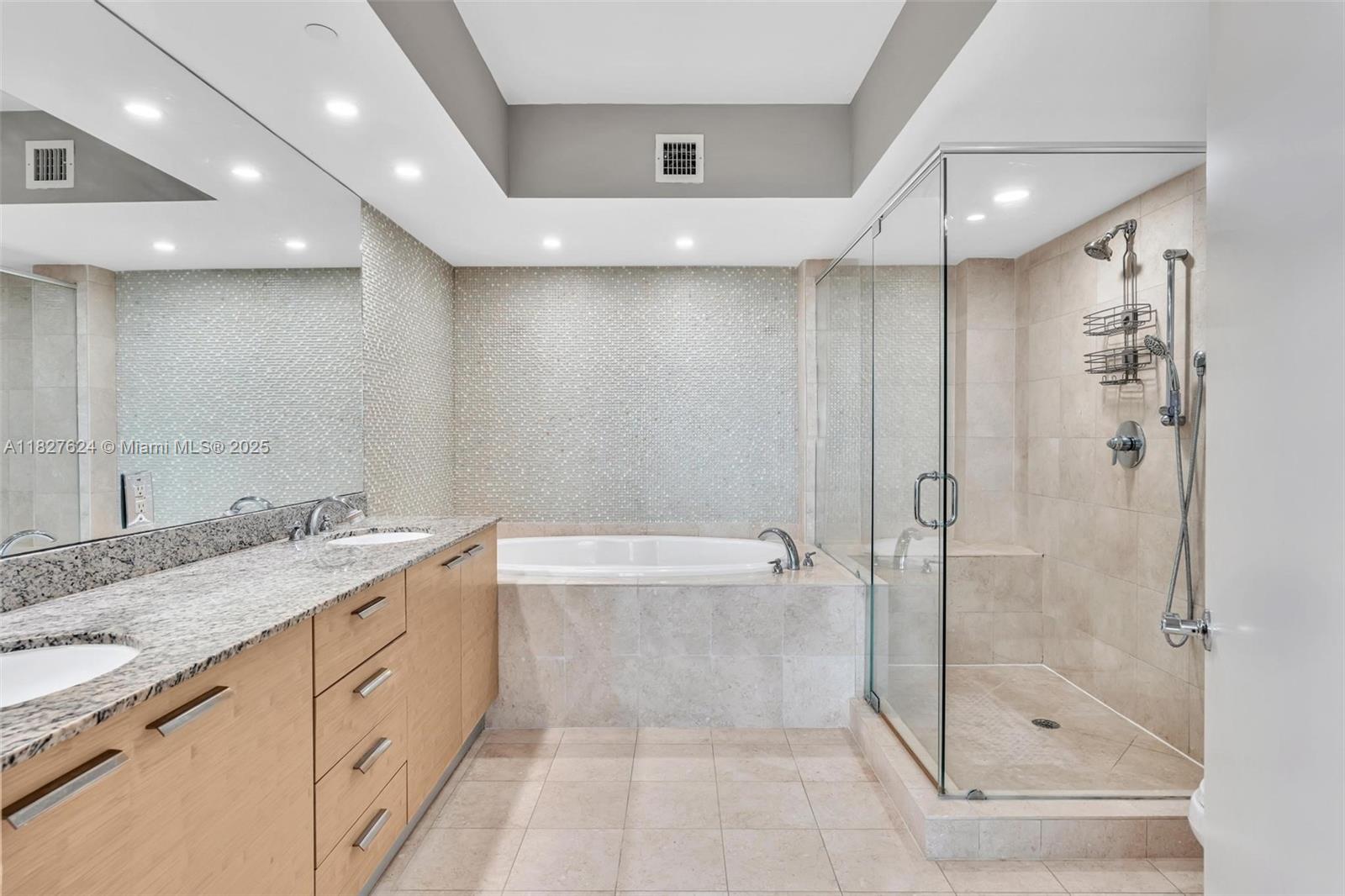 Ver detalles 5004 3 / 3 1675 sq. ft. $ 2025-06-23 0 foto