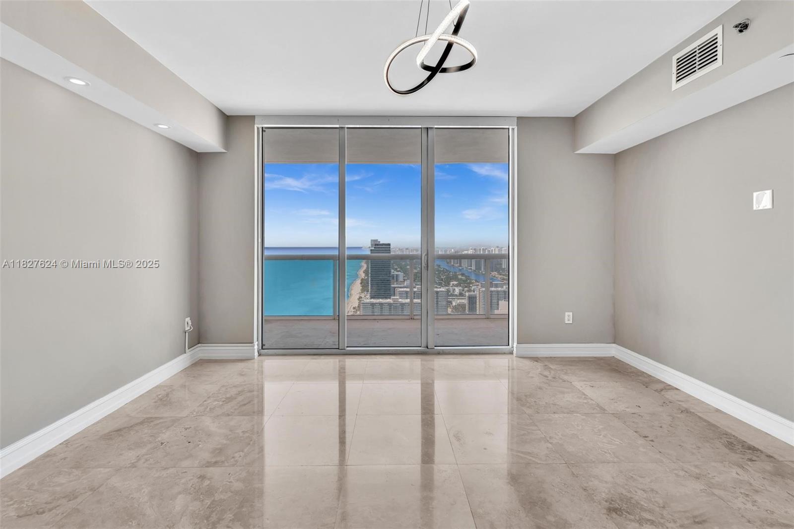 Ver detalles 5004 3 / 3 1675 sq. ft. $ 2025-06-23 0 foto