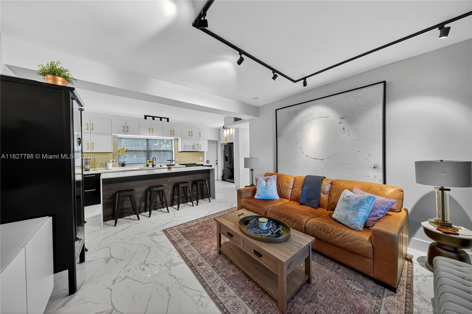 See details / 3880 sq. ft. $ 2025-09-22 0 Photo