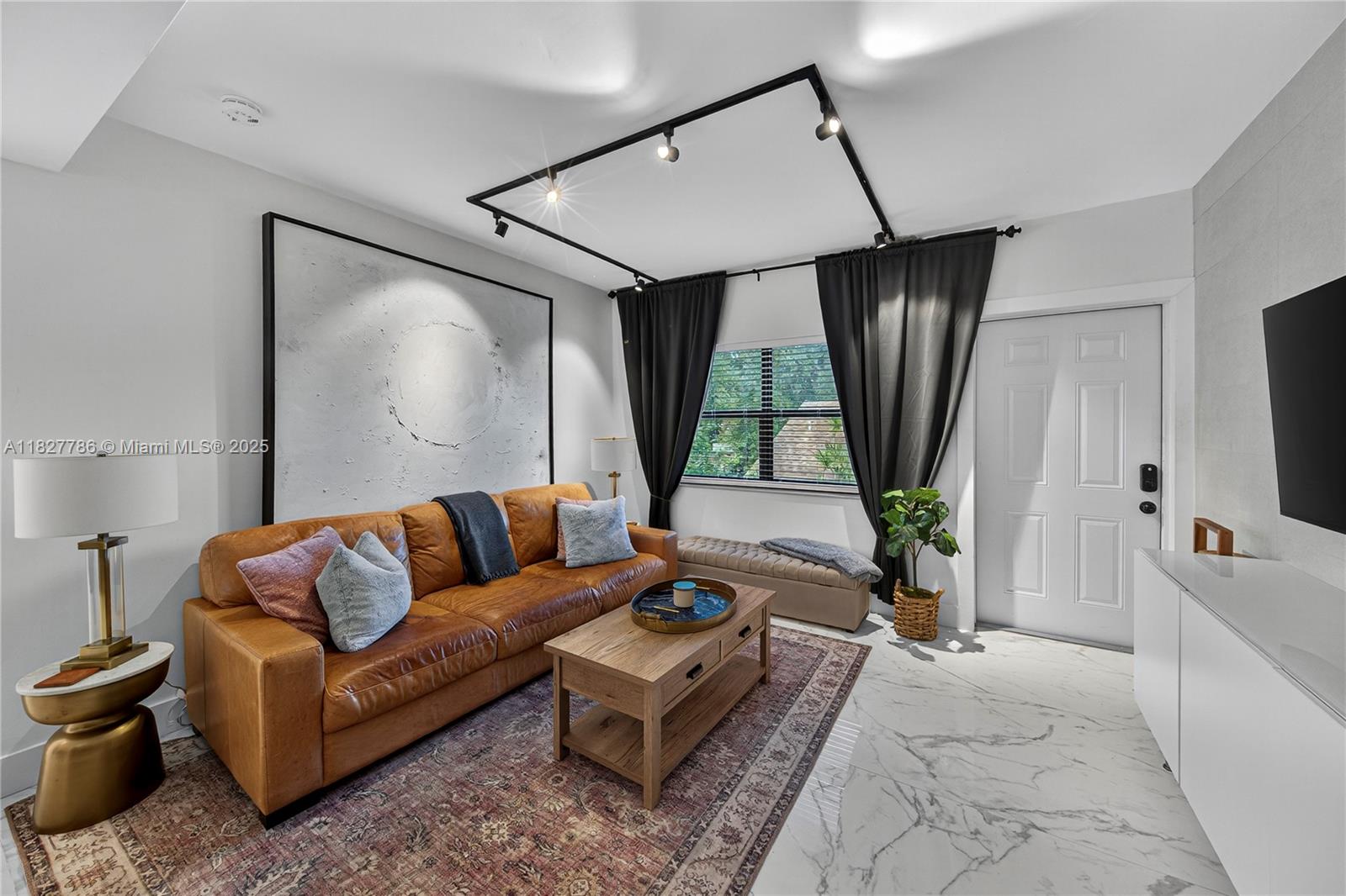 See details / 3880 sq. ft. $ 2025-09-22 0 Photo