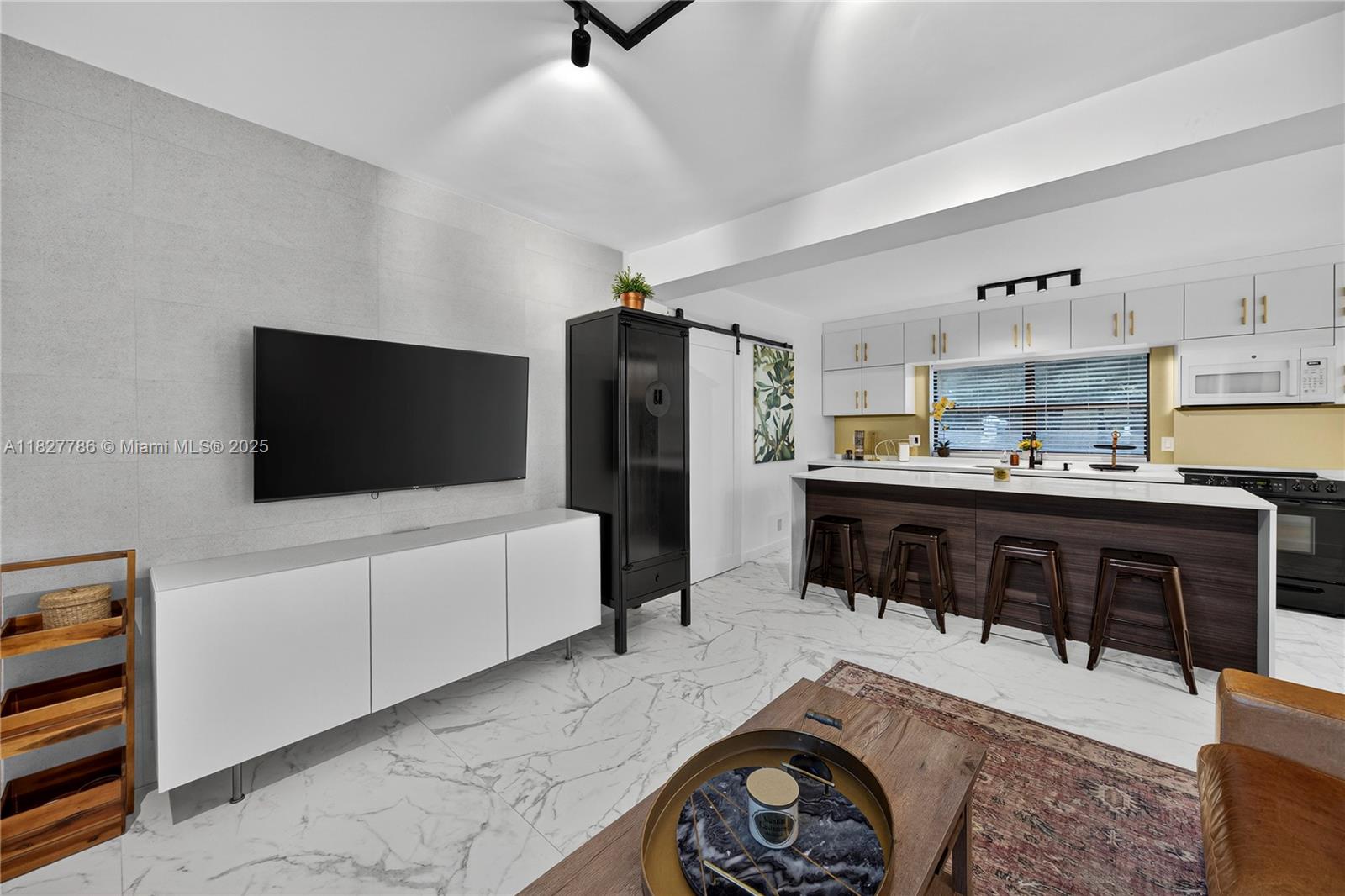 See details / 3880 sq. ft. $ 2025-09-22 0 Photo