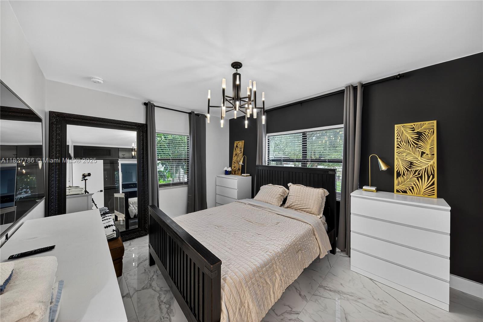 See details / 3880 sq. ft. $ 2025-09-22 0 Photo