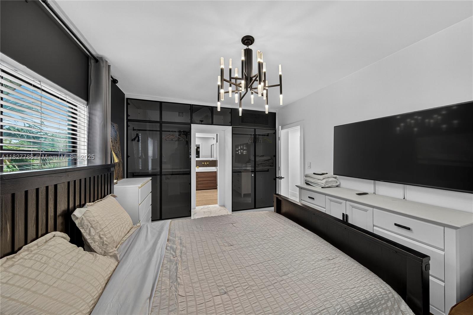 See details / 3880 sq. ft. $ 2025-09-22 0 Photo