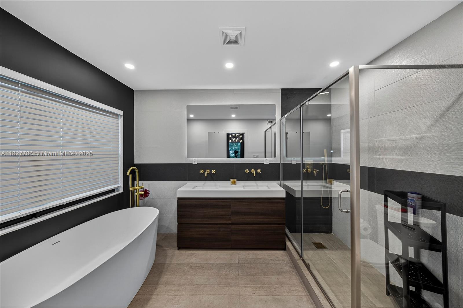See details / 3880 sq. ft. $ 2025-09-22 0 Photo
