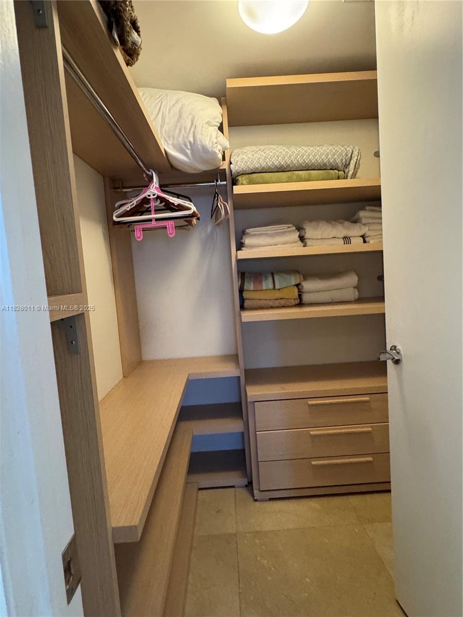 1404 3 / 3 1675 sq. ft. $ 2025-06-24 0 Photo