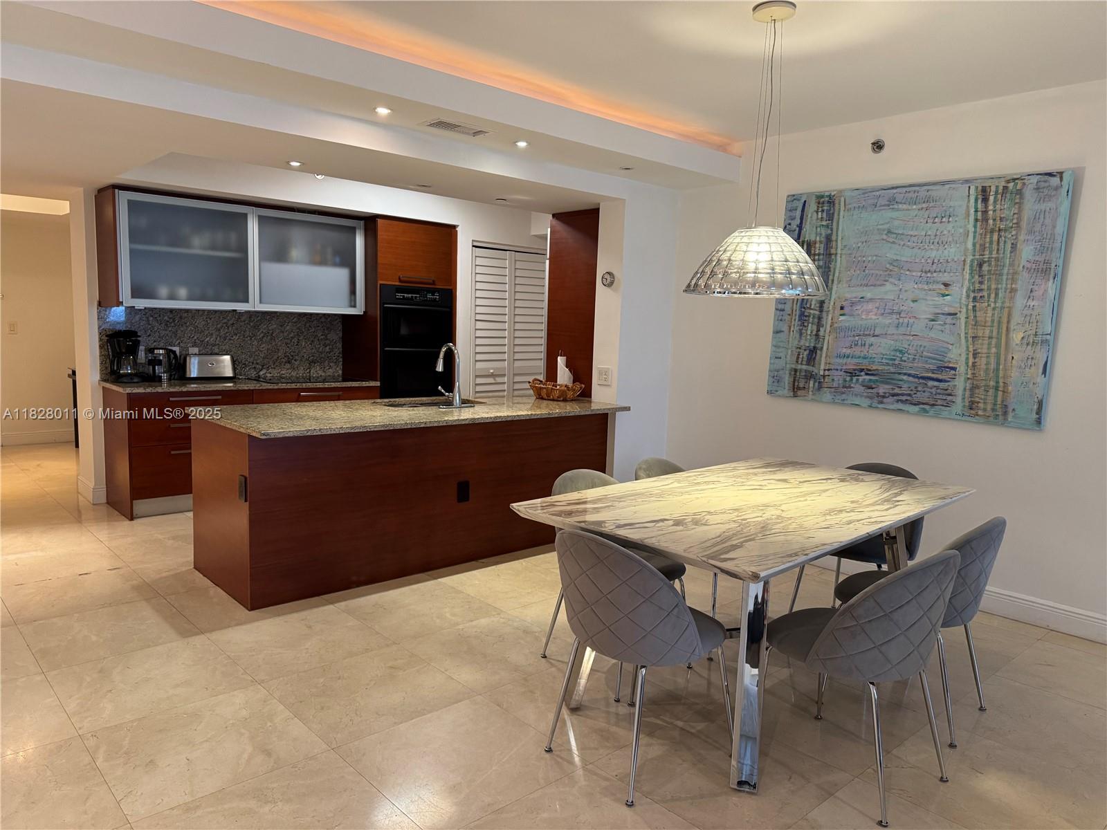 See details 1404 3 / 3 1675 sq. ft. $ 2025-06-24 0 Photo