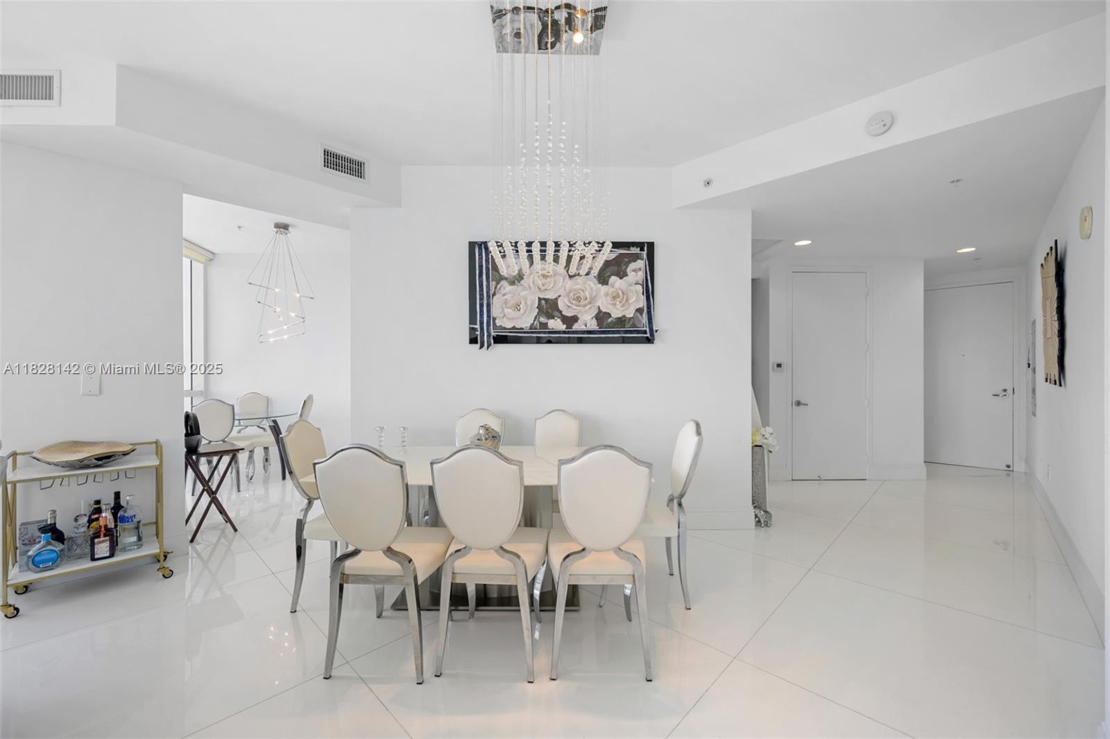 Ver detalles 3501A 2 / 2 1289 sq. ft. $ 2025-06-24 0 foto