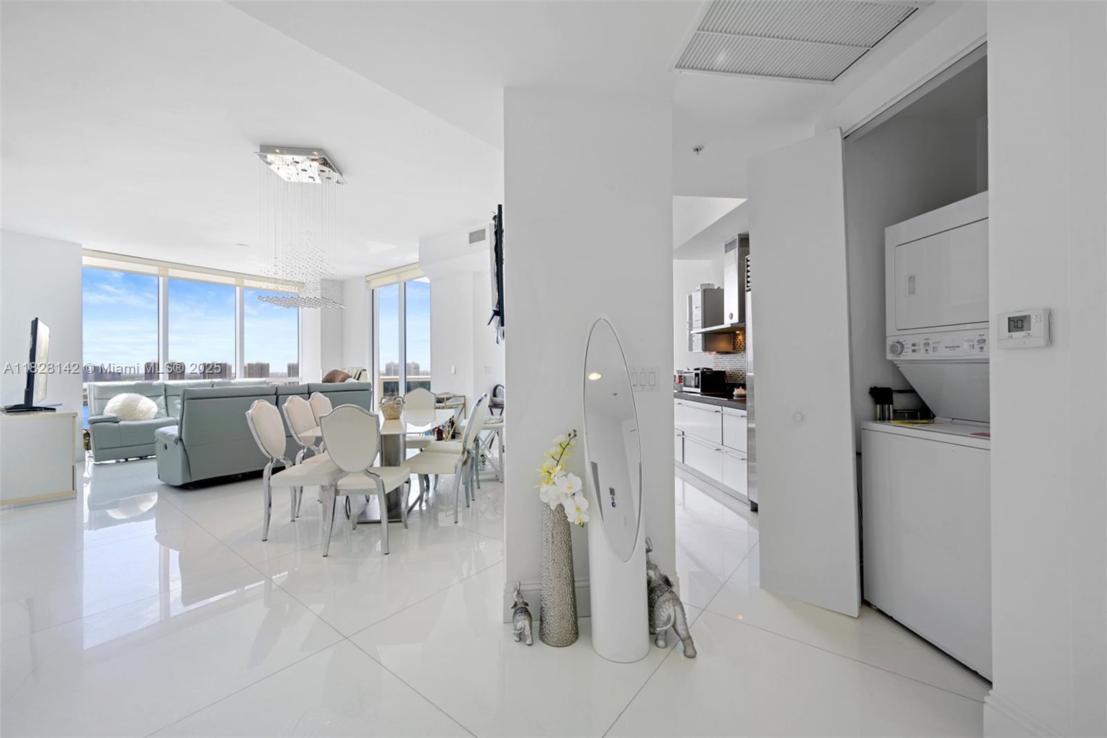 Ver detalles 3501A 2 / 2 1289 sq. ft. $ 2025-06-24 0 foto