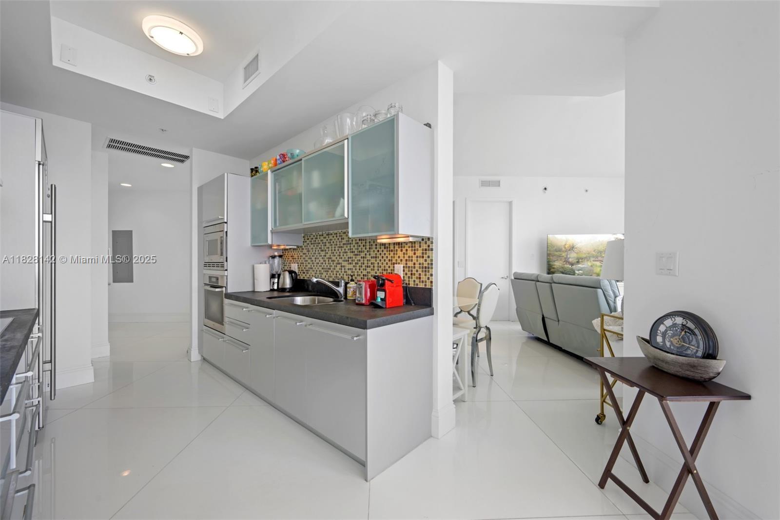 Ver detalles 3501A 2 / 2 1289 sq. ft. $ 2025-06-24 0 foto