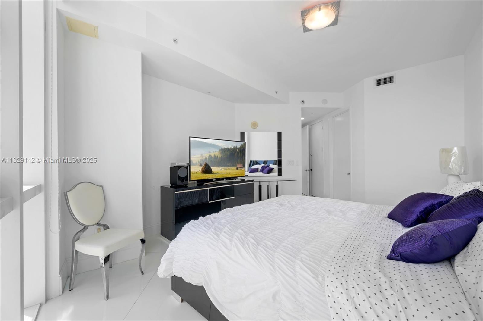 Ver detalles 3501A 2 / 2 1289 sq. ft. $ 2025-06-24 0 foto