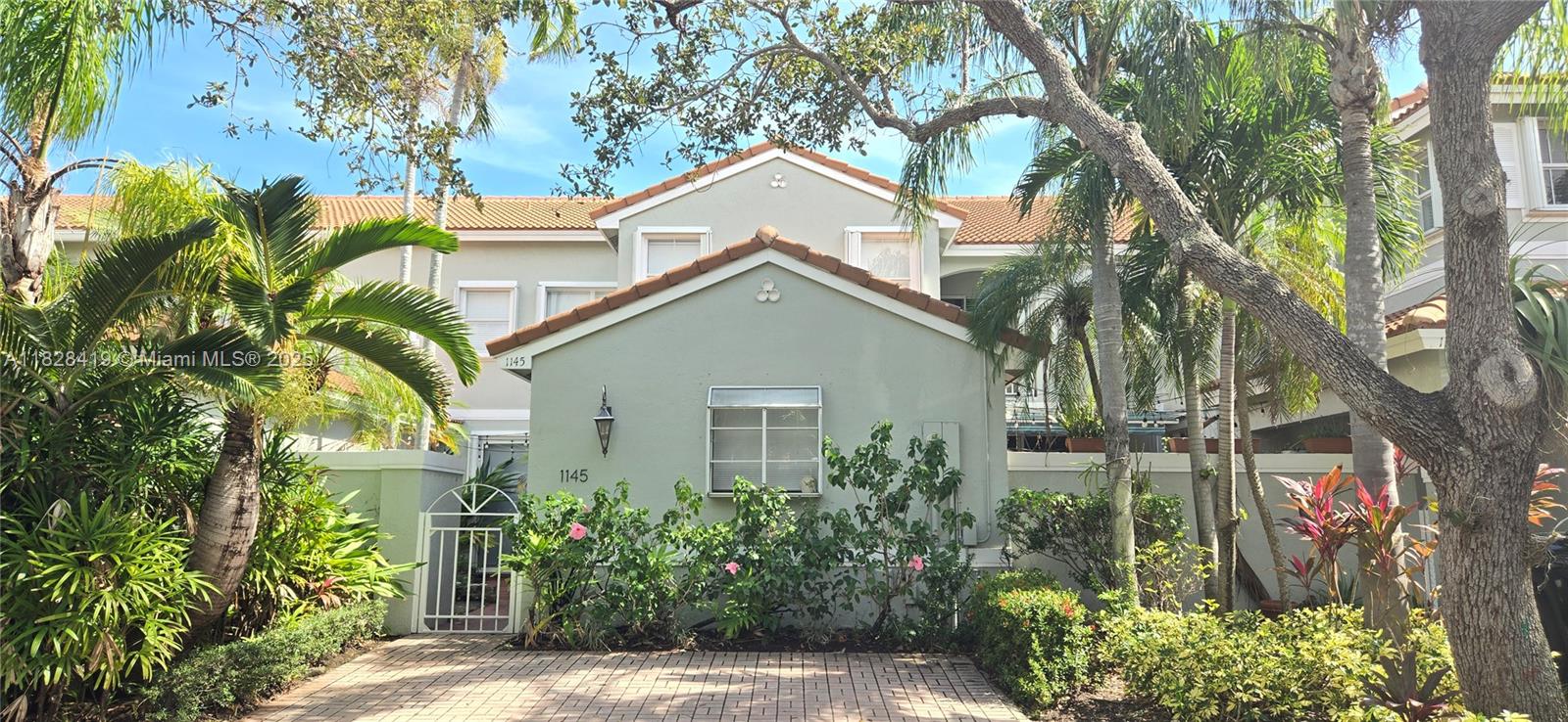 Photo of 1145 Yellowheart Way  (1145), Hollywood, Florida, 33019 - Cute frontage