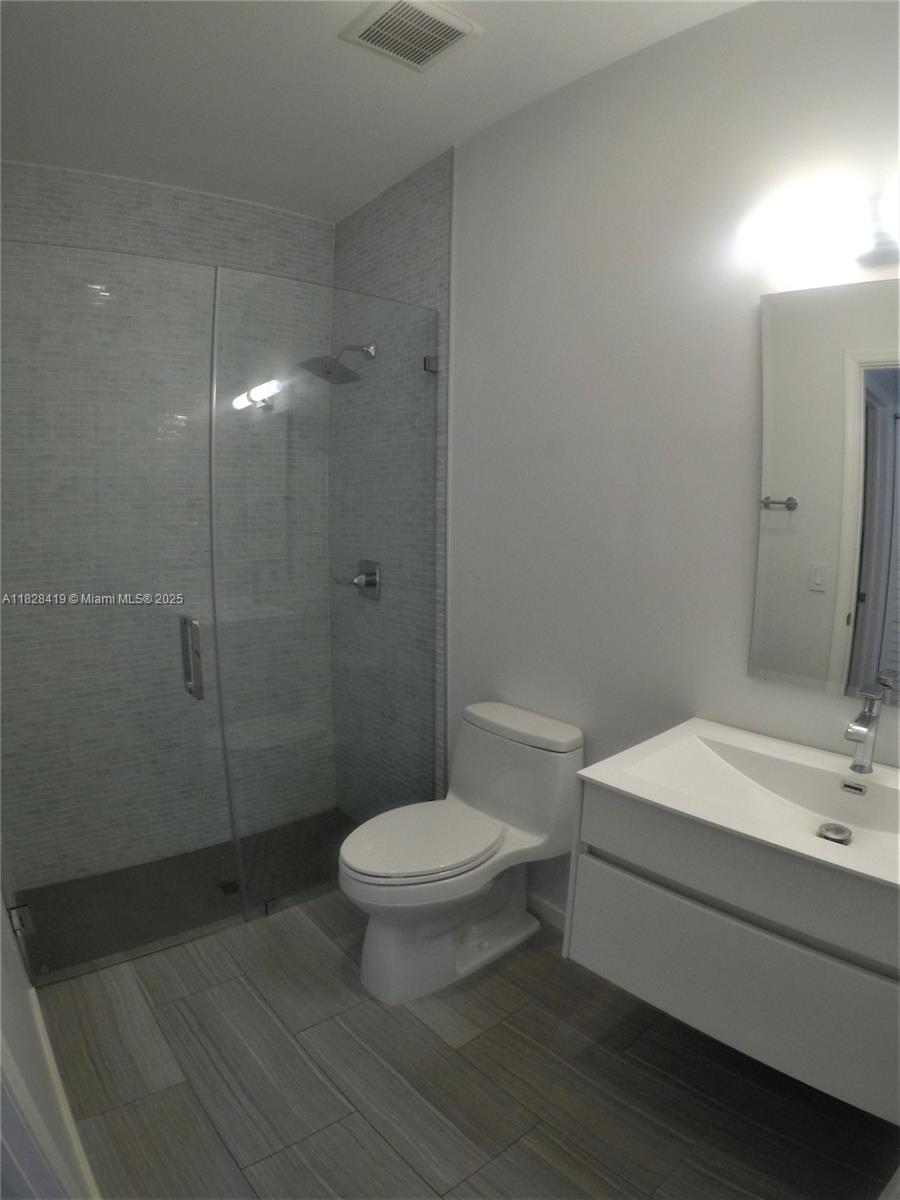 Photo of 1145 Yellowheart Way  (1145), Hollywood, Florida, 33019 - First floor bathroom