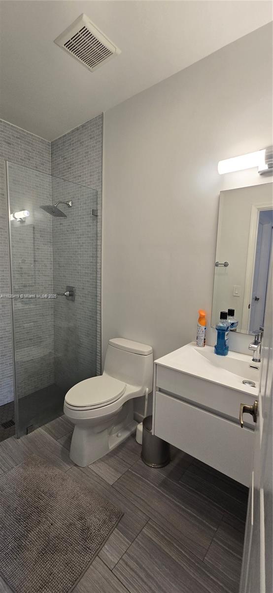 Photo of 1145 Yellowheart Way  (1145), Hollywood, Florida, 33019 - 1st floor bathroom