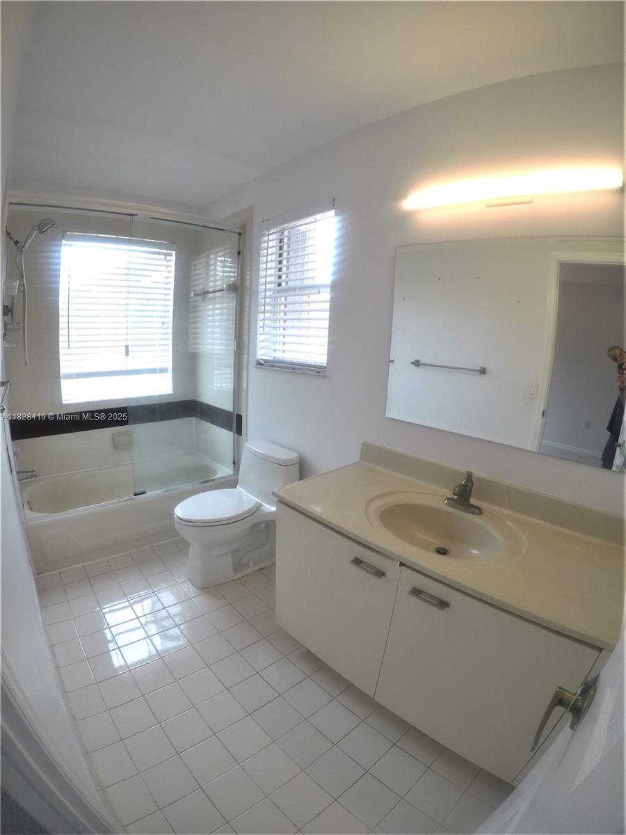 Photo of 1145 Yellowheart Way  (1145), Hollywood, Florida, 33019 - 2nd master bath